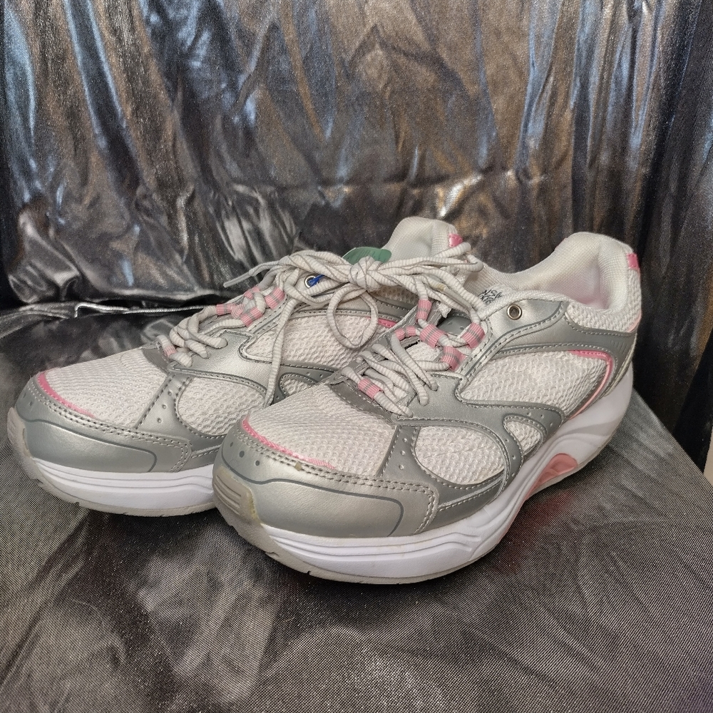 Danskin Nature Tech Women's Shoes size 9